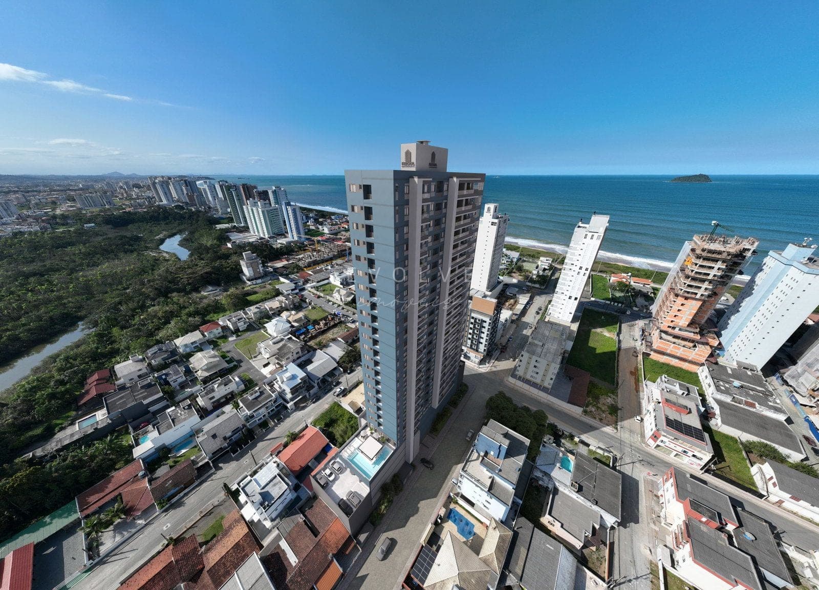Fachada — vista aérea e entorno