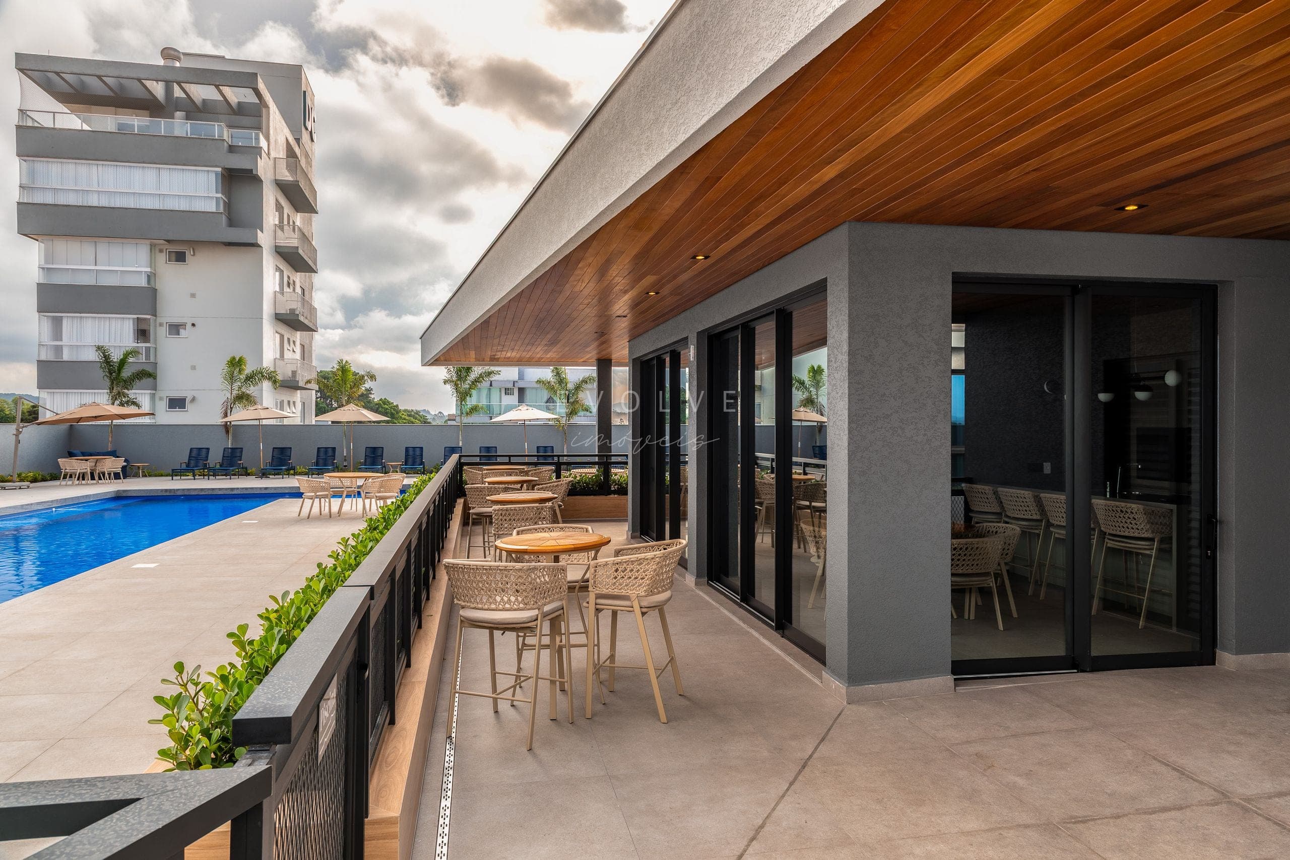 Terraço com vista para o mar