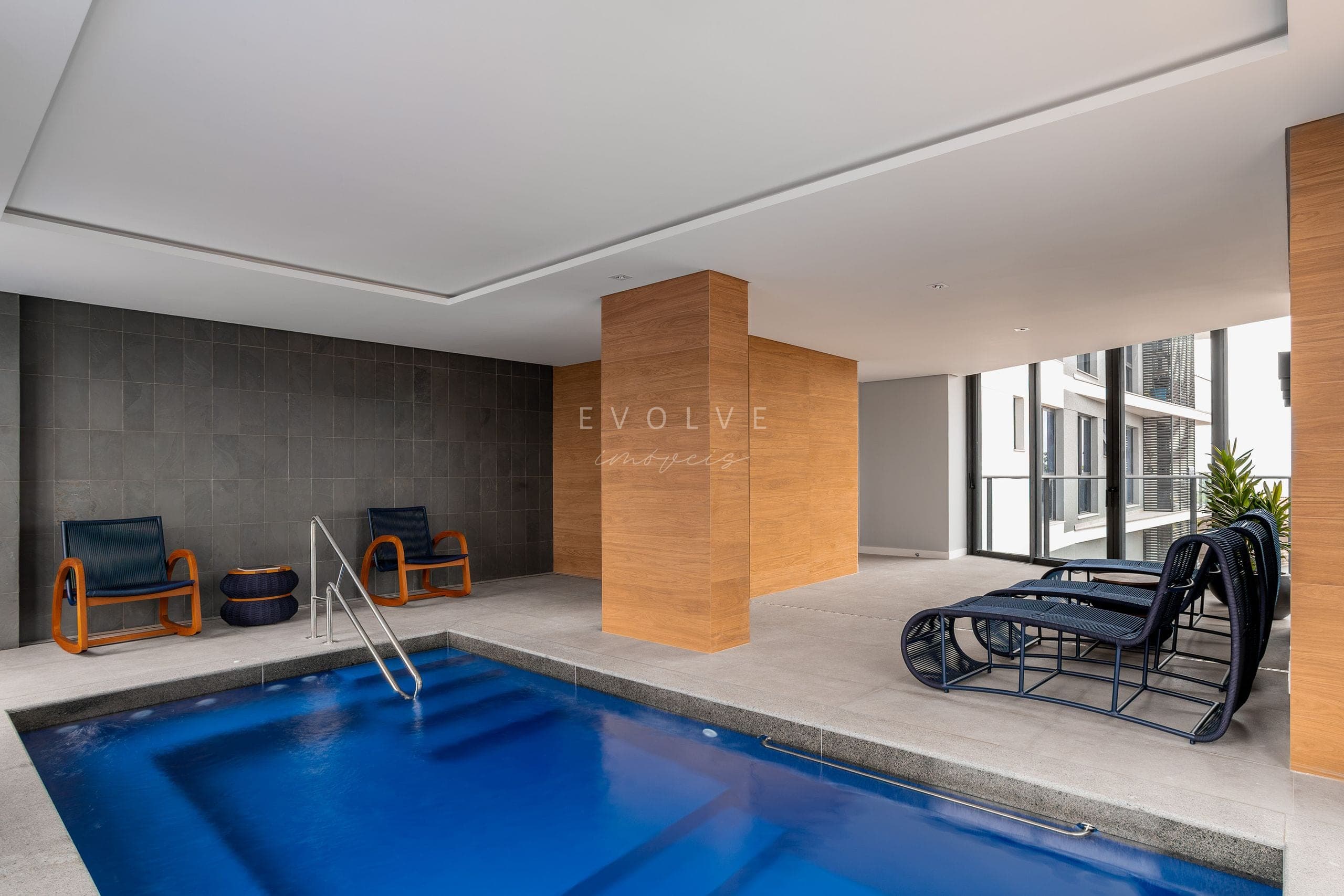 Piscina interna aquecida